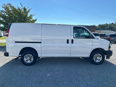 Used 2020 Chevrolet Express 3500 w/ Driver Convenience Package RWD image 8