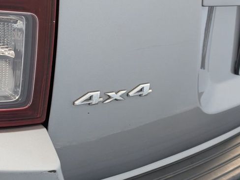 Used 2016 Jeep Compass Latitude w/ Sun/Sound Group image 11