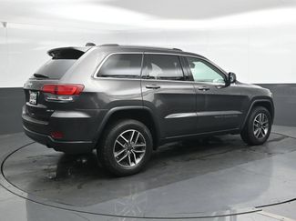 Used 2020 Jeep Grand Cherokee Laredo w/ 18" Wheel & 8.4" Radio Group AWD/4WD video 2