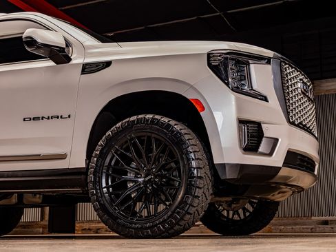 Used 2023 GMC Yukon Denali image 12