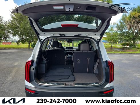 Used 2022 Kia Telluride SX w/ Towing Package FWD image 10