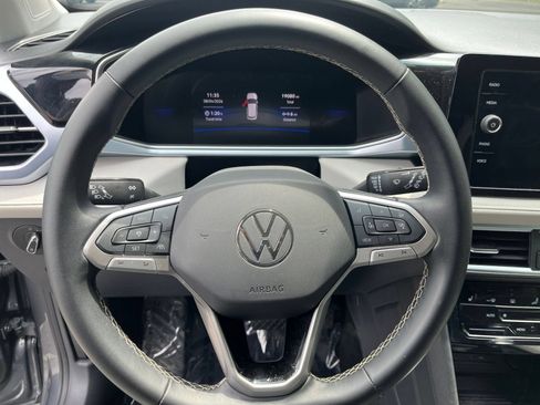 Used 2026 Volkswagen Taos SE FWD image 29