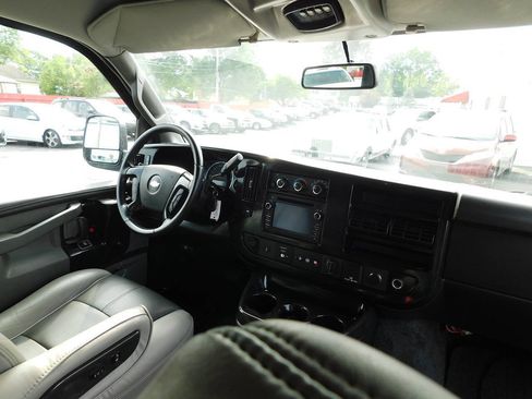 Used 2018 Chevrolet Express 2500 w/ Enhanced Convenience Package RWD image 26