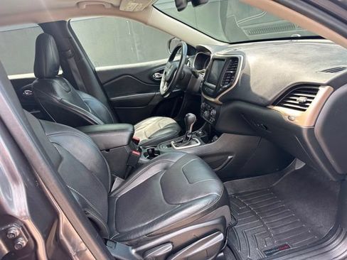 Used 2015 Jeep Cherokee Limited w/ Luxury Group AWD/4WD image 10