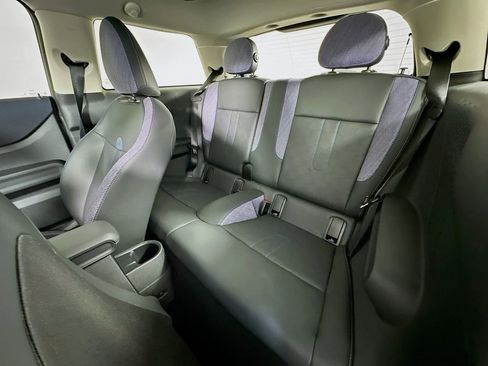 Certified 2025 MINI Cooper 2-Door Hardtop image 24