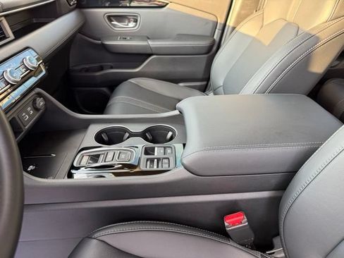 Used 2025 Honda Pilot EX-L image 25