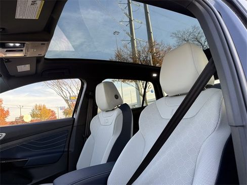 New 2025 Volkswagen ID.4 Pro S image 16