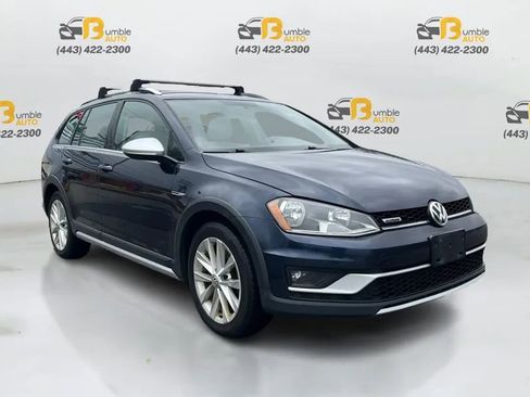 Used 2017 Volkswagen Golf Alltrack S image 3