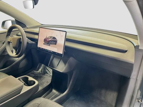 Used 2026 Tesla Model Y 2WD image 29