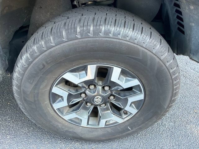 Used 2016 Toyota Tacoma TRD Off-Road w/ Premium & Technology Package RWD image 12