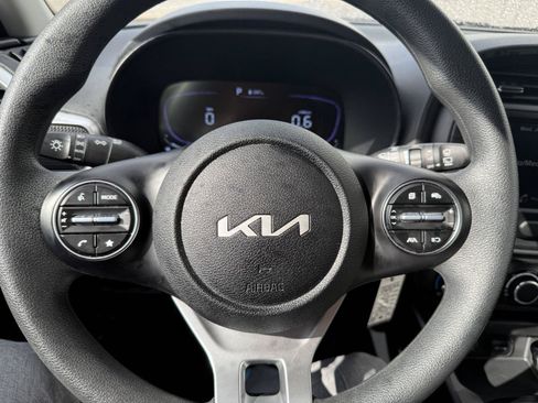 Used 2025 Kia Soul LX FWD image 11