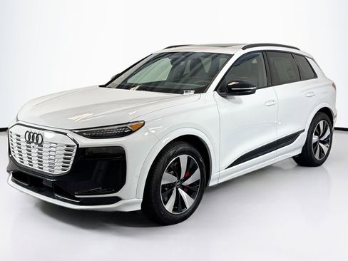 New 2025 Audi SQ6 e-tron Prestige image 1