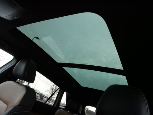 Certified 2022 Volkswagen Atlas Cross Sport SEL Premium R-Line image 35