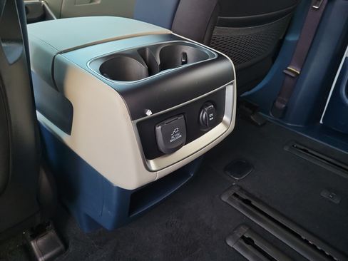 New 2027 Kia Carnival SX w/ Dark Edition Package FWD image 11
