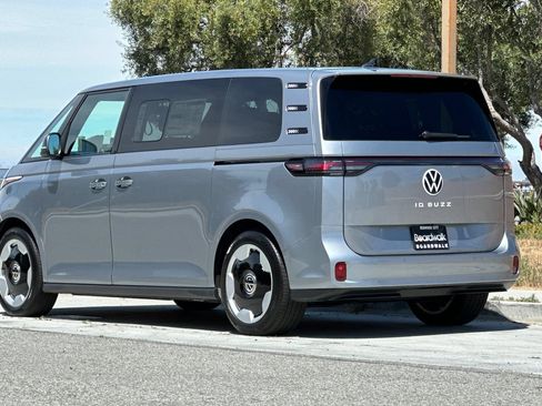 New 2025 Volkswagen ID. Buzz Pro S RWD image 6