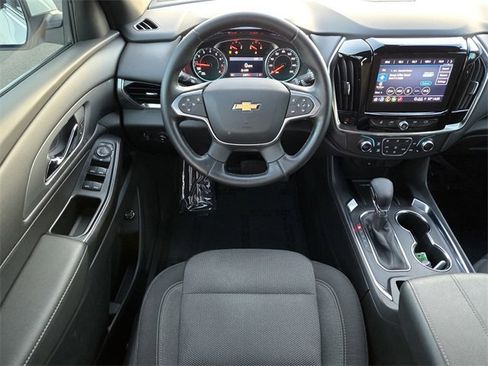 Used 2023 Chevrolet Traverse LT image 11