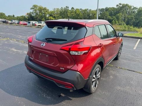 Used 2019 Nissan Kicks SR w/ SR Premium Package FWD image 3