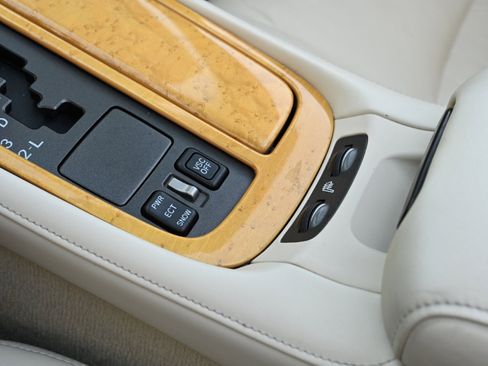 Used 2004 Lexus SC 430 Convertible image 38