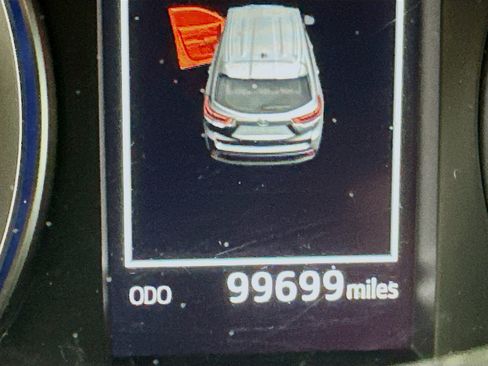 Used 2019 Toyota Highlander XLE FWD image 19