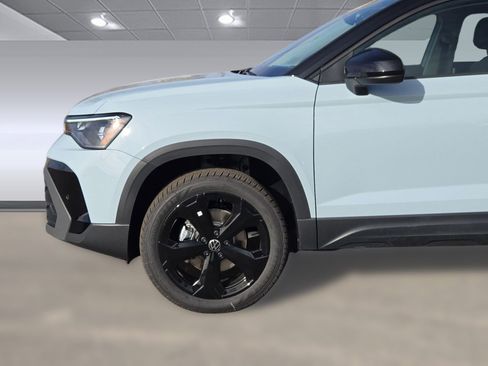 New 2026 Volkswagen Taos SE image 20