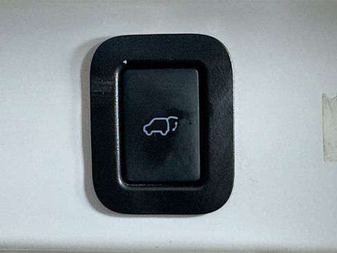 Used 2018 Toyota Highlander XLE image 31