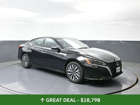 Used 2024 Nissan Altima 2.5 SV image 5