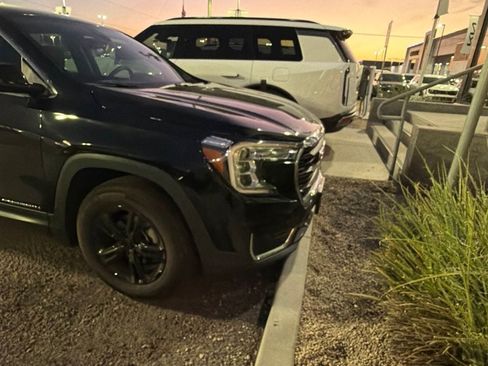 Used 2023 GMC Terrain SLE FWD image 16