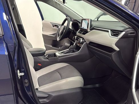 Used 2025 Toyota RAV4 XLE w/ Convenience Package image 18