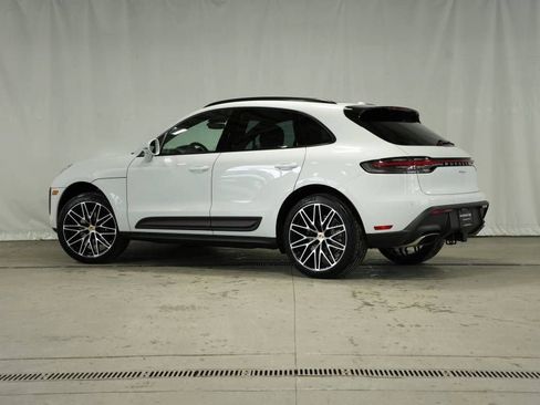 Certified 2025 Porsche Macan AWD/4WD image 3