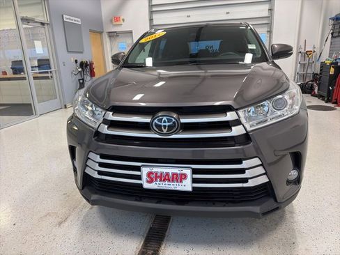 Used 2017 Toyota Highlander Plus image 3