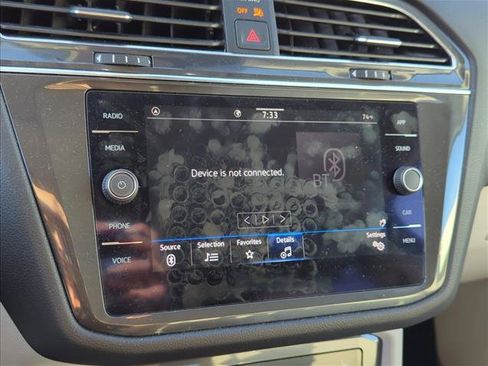 Used 2022 Volkswagen Tiguan SE FWD image 17