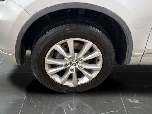 Used 2014 Volkswagen Touareg Sport AWD/4WD image 15