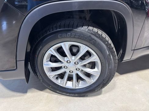 Used 2020 Jeep Cherokee Latitude AWD/4WD image 2