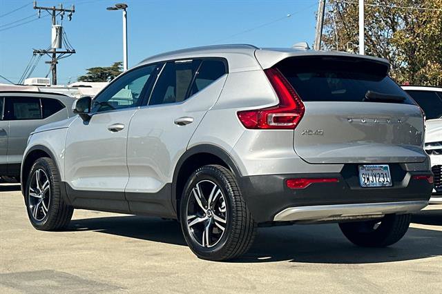 Certified 2025 Volvo XC40 B5 Core AWD/4WD image 5
