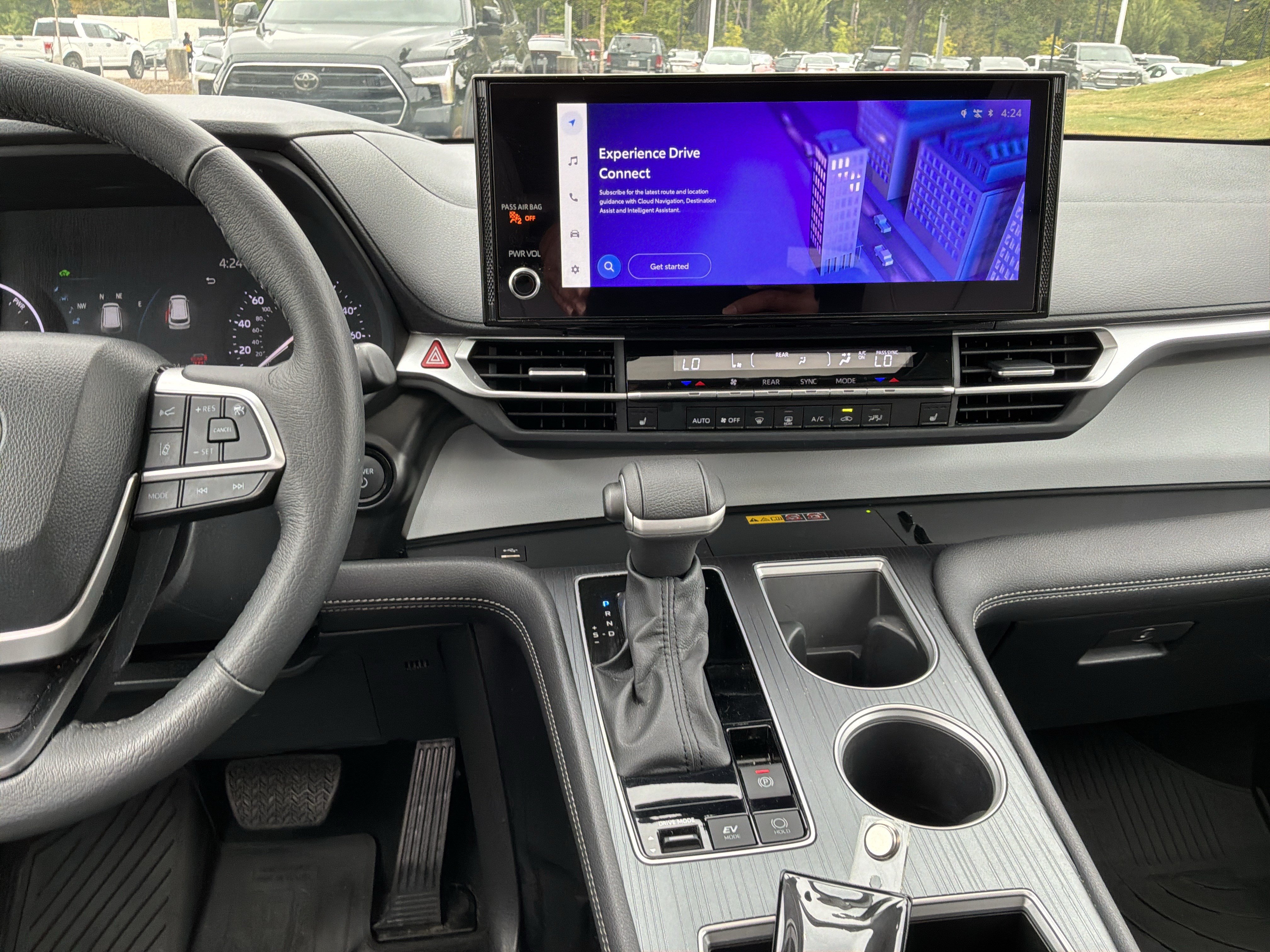 Used 2026 Toyota Sienna XLE FWD image 30