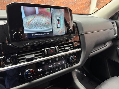 Used 2025 Nissan Pathfinder SL AWD/4WD image 21