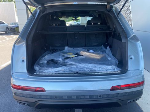New 2025 Audi Q7 3.0T Prestige image 17