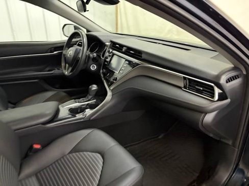 Used 2018 Toyota Camry SE w/ Moonroof Package FWD image 20
