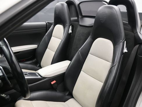 Used 2018 Porsche 718 Boxster image 11