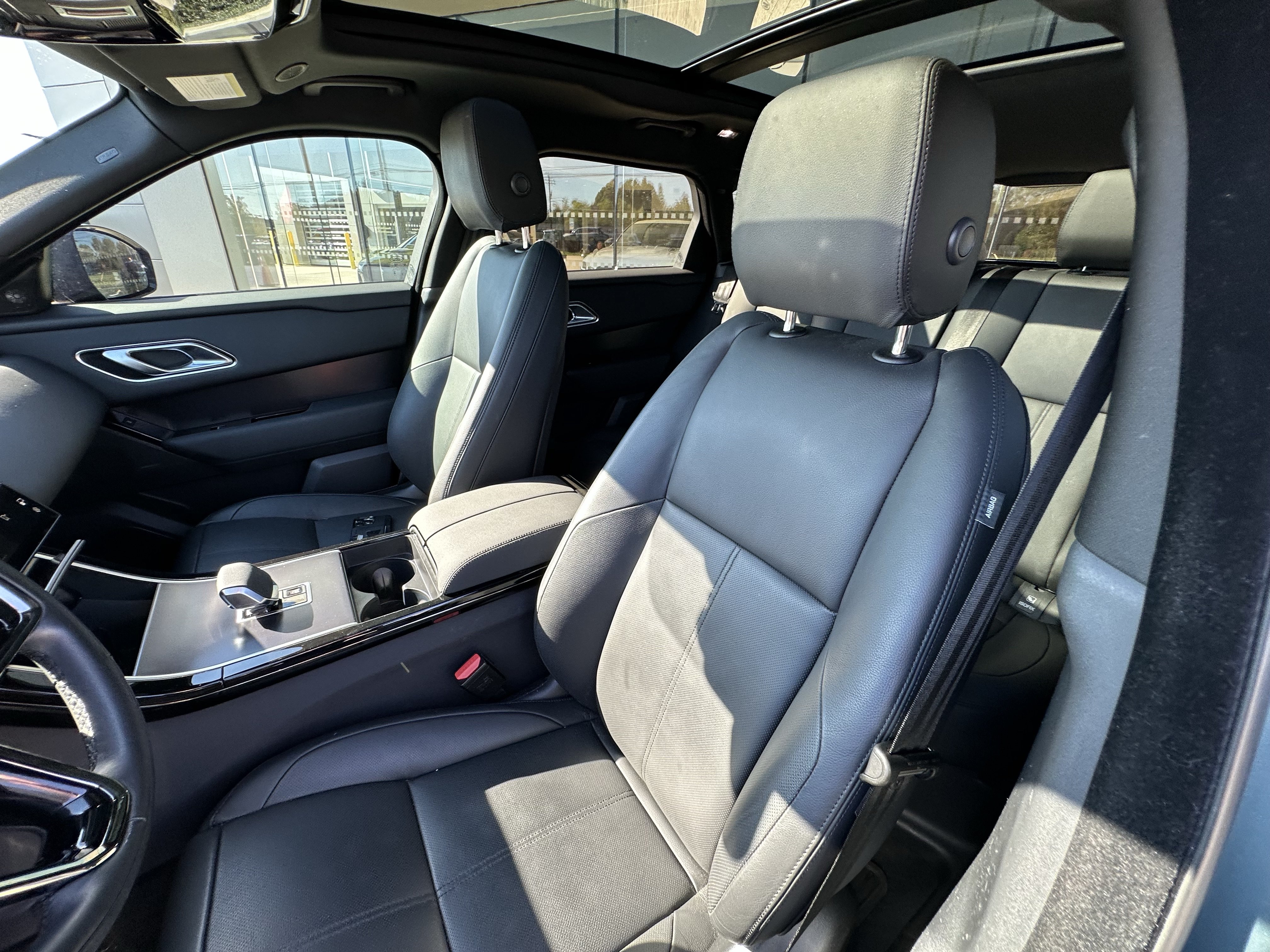 Certified 2026 Land Rover Range Rover Velar Dynamic SE AWD/4WD image 15