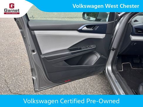 Used 2023 Volkswagen Taos SE w/ Panoramic Sunroof Package AWD/4WD image 13