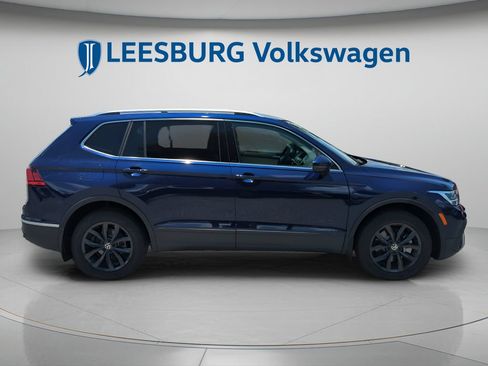 Used 2024 Volkswagen Tiguan SE FWD image 3