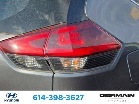 Used 2018 Nissan Rogue S AWD/4WD image 10