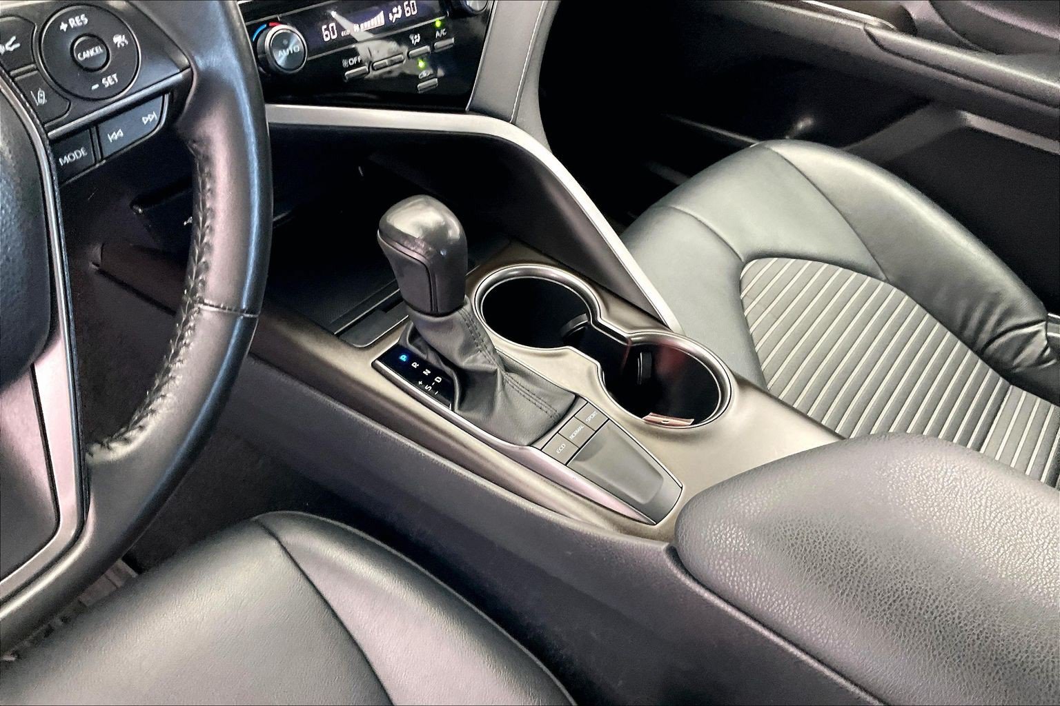 Used 2024 Toyota Camry SE w/ Convenience Package FWD image 17