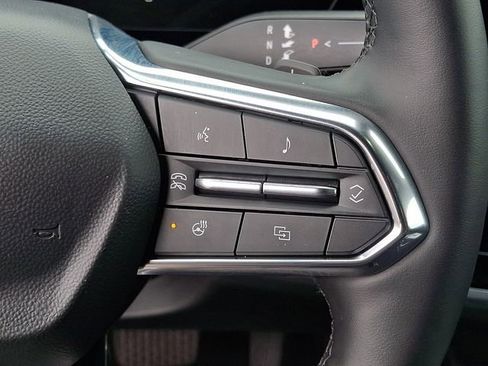 Used 2025 Chevrolet Equinox LT AWD/4WD image 16