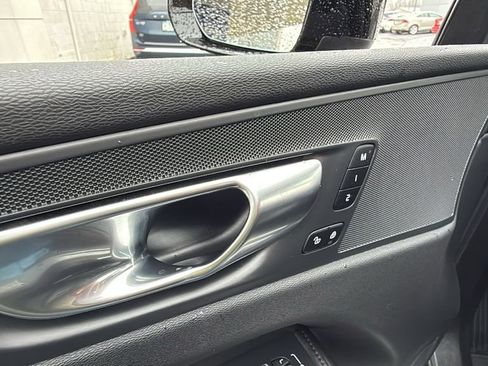 Certified 2025 Volvo XC60 B5 Plus image 14