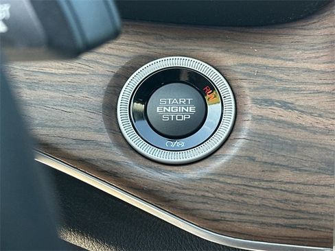 Used 2022 Jeep Grand Cherokee L Summit w/ Luxury Tech Group V image 52