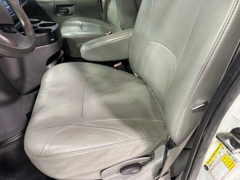 Used 2008 Ford E-350 and Econoline 350 Extended Super Duty image 21