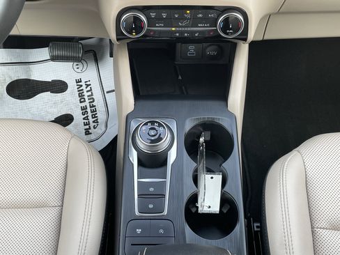 Used 2022 Ford Escape SEL w/ Technology Package image 24