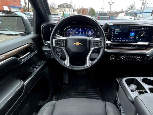Used 2024 Chevrolet Silverado 1500 LT image 17